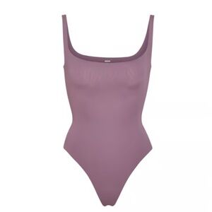 Skims 4X SQUARE NECK Fits Everybody BODYSUIT Plum  NWT